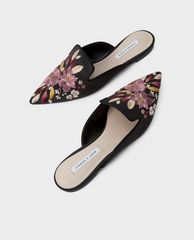 CHARLES & KEITH - Giày mules nữ mũi nhọn thêu hoa thời trang