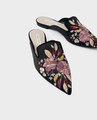 CHARLES & KEITH - Giày mules nữ mũi nhọn thêu hoa thời trang