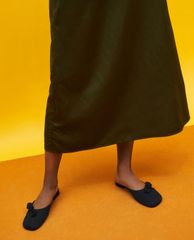 CHARLES & KEITH - Giày mules nữ mũi tròn Knotted Fabric