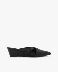 CHARLES & KEITH - Giày đế xuồng mũi nhọn Ruffle Detail Low Wedge