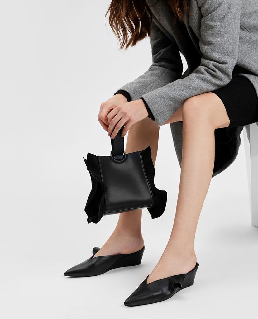 CHARLES & KEITH - Giày đế xuồng mũi nhọn Ruffle Detail Low Wedge