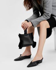 CHARLES & KEITH - Giày đế xuồng mũi nhọn Ruffle Detail Low Wedge