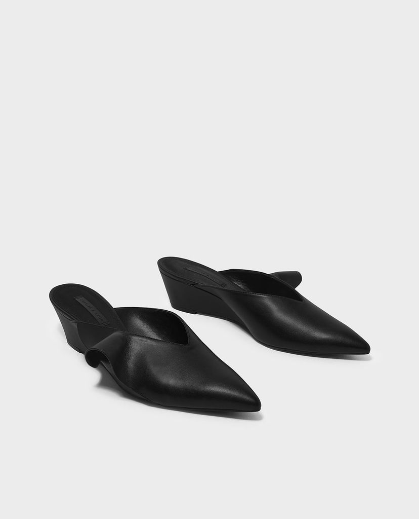 CHARLES & KEITH - Giày đế xuồng mũi nhọn Ruffle Detail Low Wedge