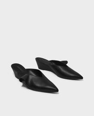 CHARLES & KEITH - Giày đế xuồng mũi nhọn Ruffle Detail Low Wedge