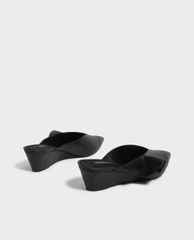 CHARLES & KEITH - Giày đế xuồng mũi nhọn Ruffle Detail Low Wedge