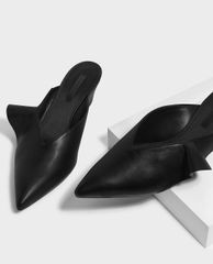 CHARLES & KEITH - Giày đế xuồng mũi nhọn Ruffle Detail Low Wedge