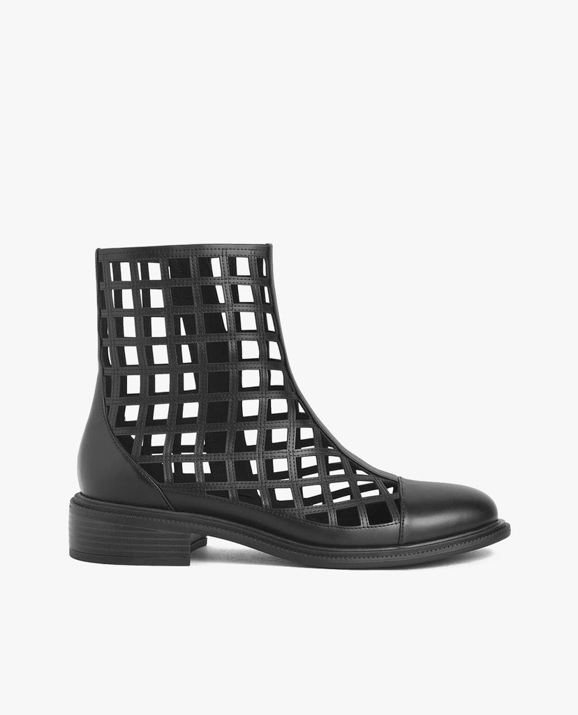 CHARLES & KEITH - Giày boots nữ mũi nhọn Caged
