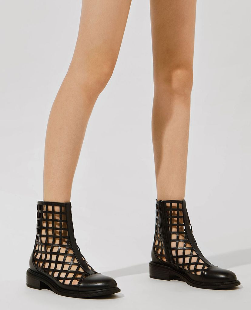 CHARLES & KEITH - Giày boots nữ mũi nhọn Caged