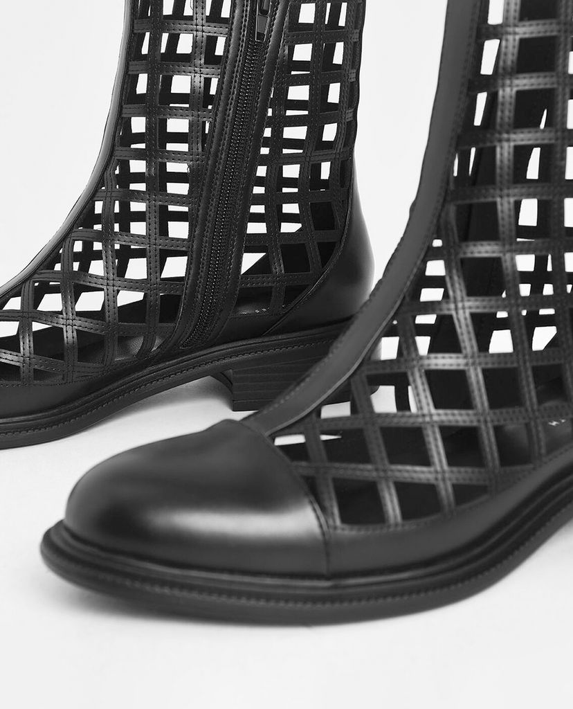CHARLES & KEITH - Giày boots nữ mũi nhọn Caged