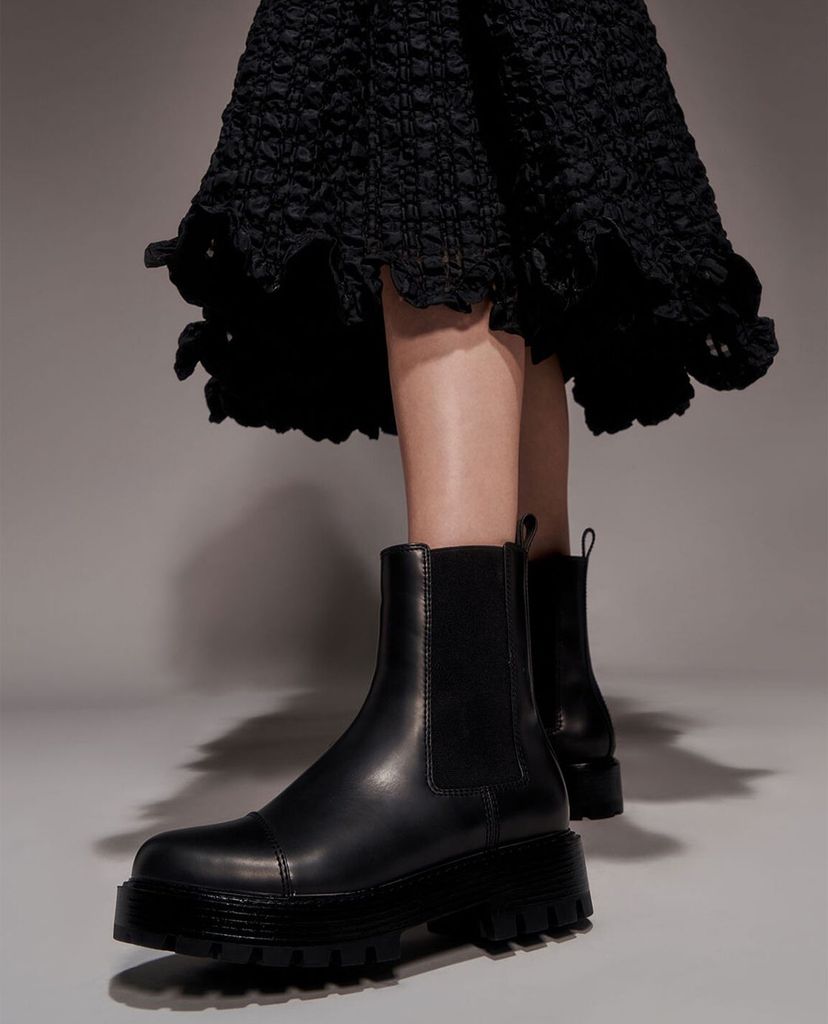 CHARLES & KEITH - Giày boots nữ đế dày Chunky Sole Chelsea