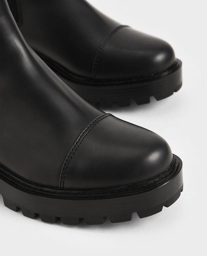 CHARLES & KEITH - Giày boots nữ đế dày Chunky Sole Chelsea