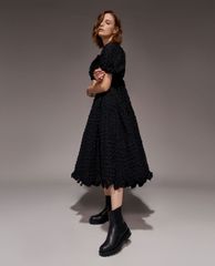 CHARLES & KEITH - Giày boots nữ đế dày Chunky Sole Chelsea