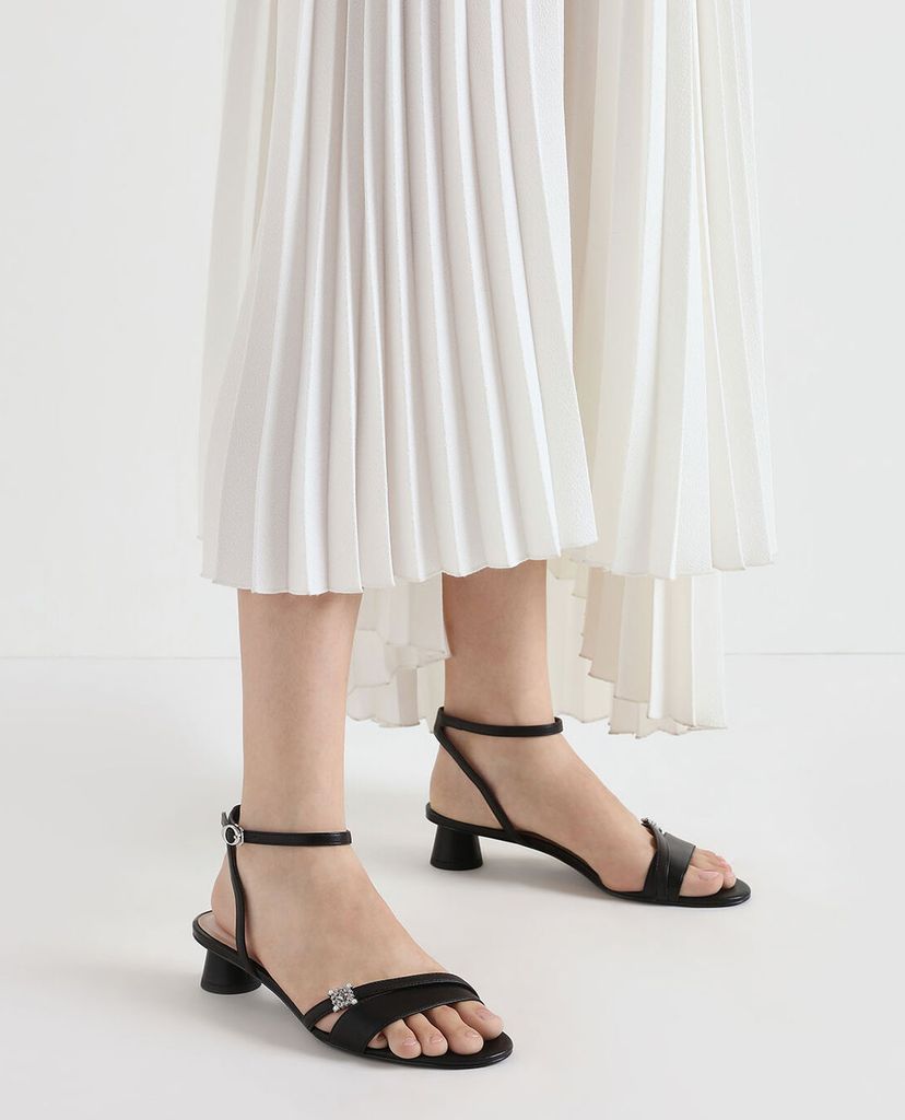 CHARLES & KEITH - Giày sandal đính ngọc trai