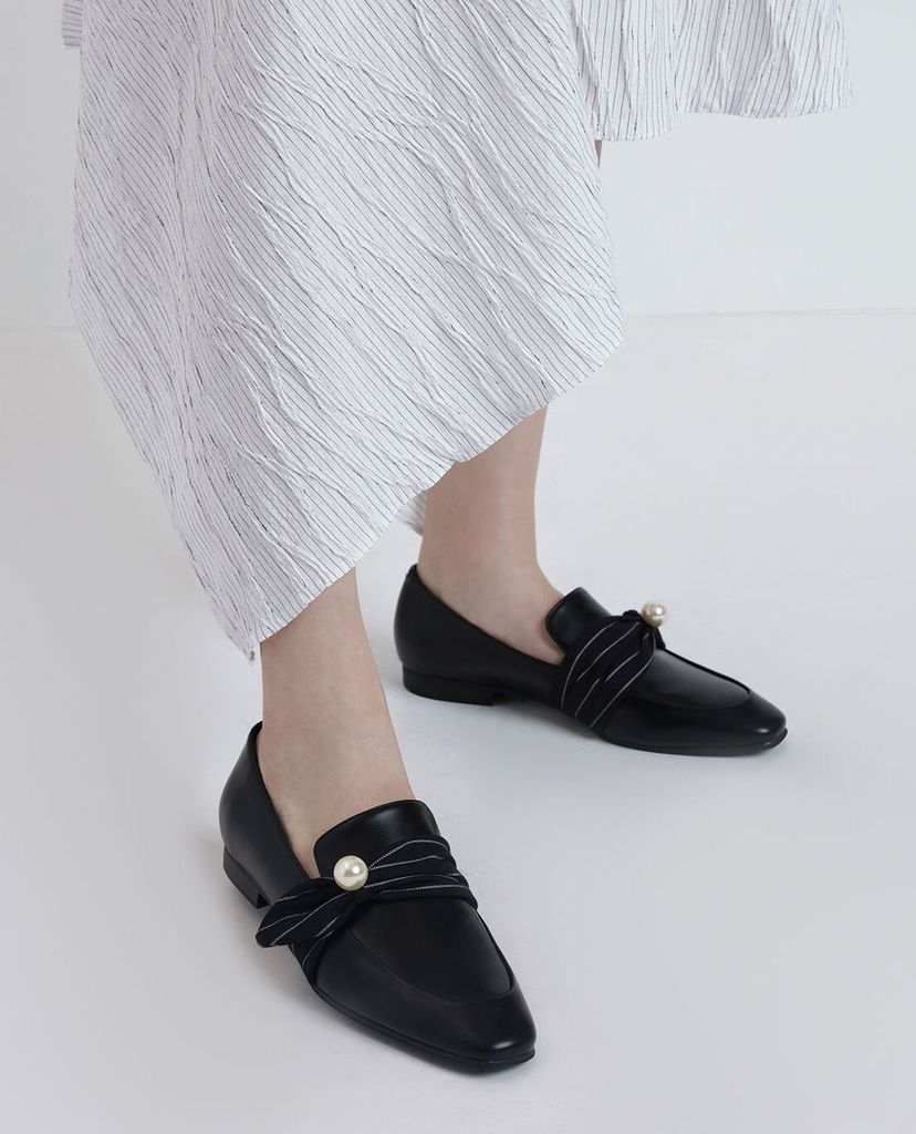 CHARLES & KEITH - Giày đế bệt đính nơ Embellished Pinstripe Ruched