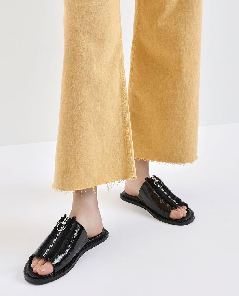 CHARLES & KEITH - Giày sandal nữ phối zip Wrinkled Patent