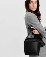 CHARLES & KEITH - Túi xách tay chữ nhật Black Bow Detail Handle
