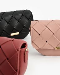 CHARLES & KEITH - Túi đeo vai hình bán nguyệt nắp gập Woven