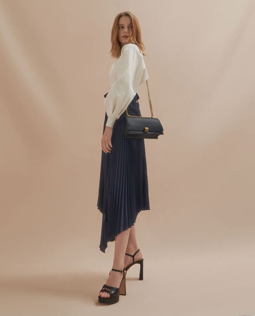 CHARLES & KEITH - Túi đeo vai nữ phom chữ nhật Chain Strap Trapeze