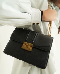 CHARLES & KEITH - Túi đeo vai phom chữ nhật Metallic Push Lock