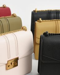 CHARLES & KEITH - Túi đeo vai phom chữ nhật Metallic Push Lock