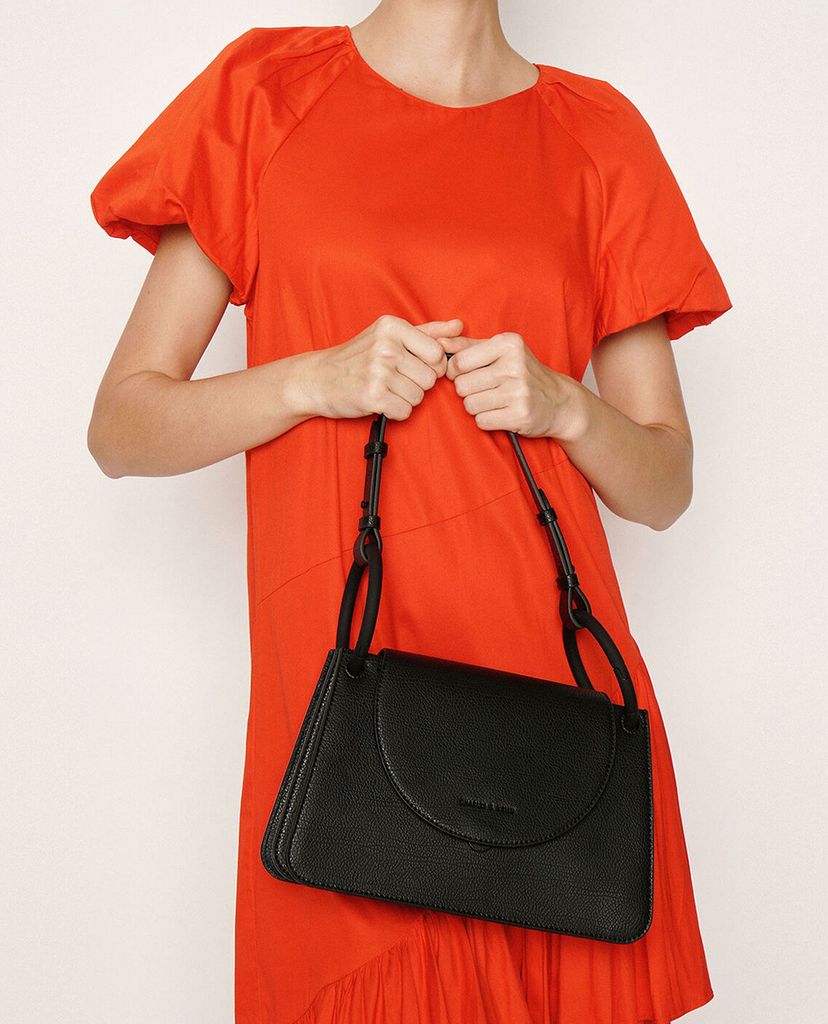 CHARLES & KEITH - Túi đeo vai nữ hình thang Chunky Chain Link