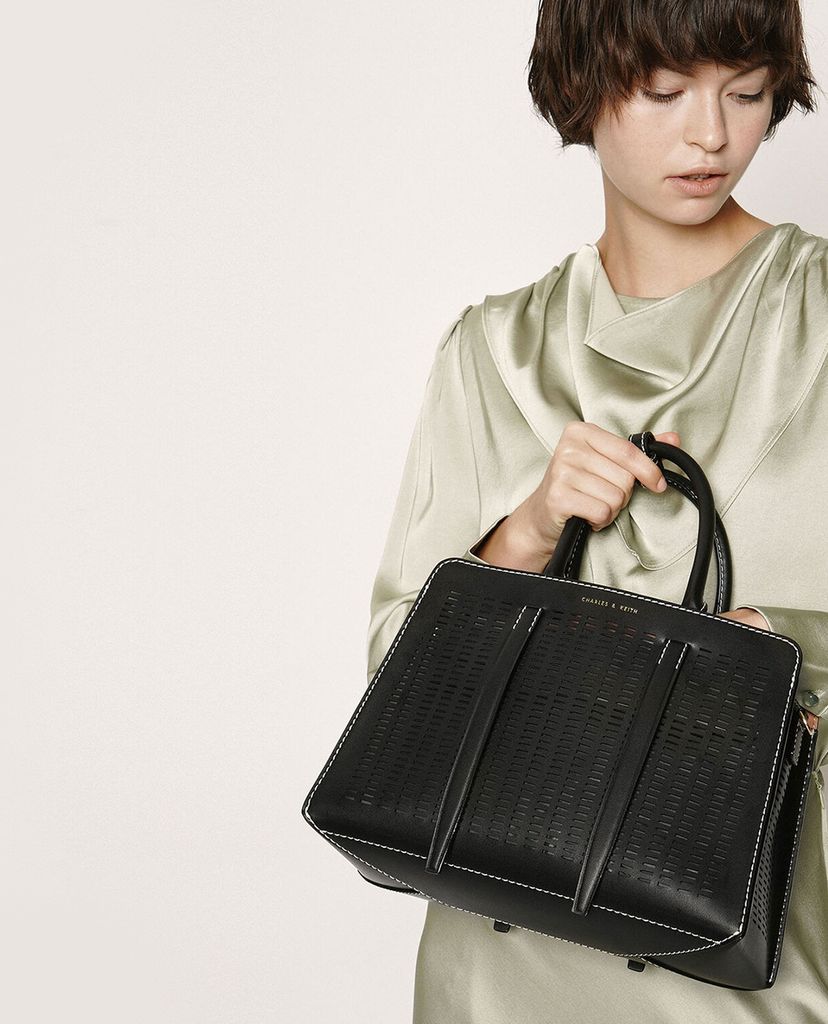 CHARLES & KEITH - Túi xách tay hình thang Large Laser Cut