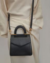 CHARLES & KEITH - Túi xách tay nữ hình vuông Top Envelope