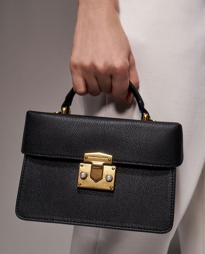 CHARLES & KEITH - Túi đeo vai phom chữ nhật Croc Effect Chain Shoulder