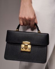 CHARLES & KEITH - Túi đeo vai phom chữ nhật Croc Effect Chain Shoulder