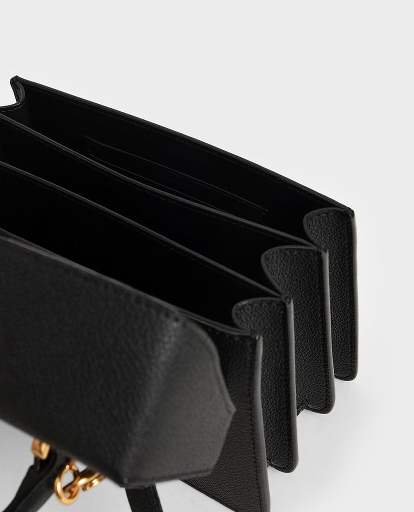 CHARLES & KEITH - Túi đeo vai phom chữ nhật Croc Effect Chain Shoulder