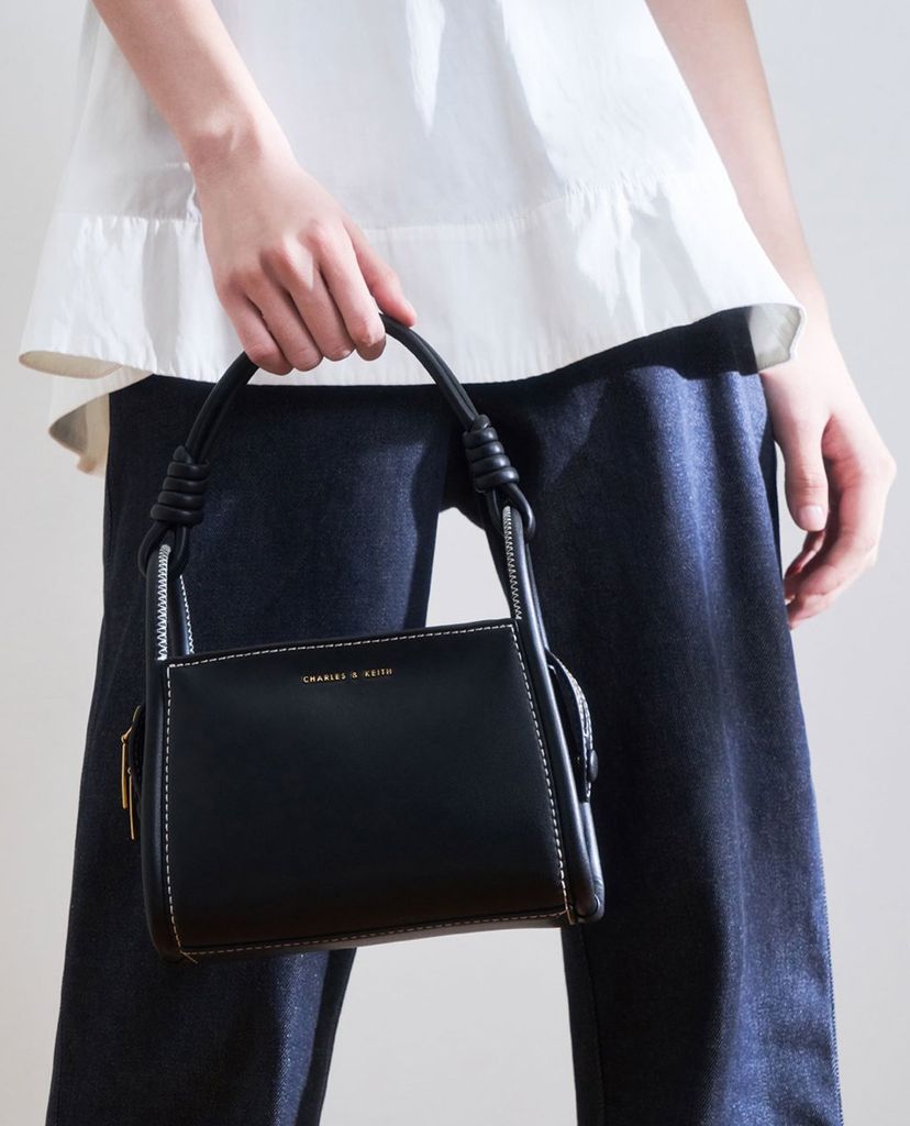 CHARLES & KEITH - Túi đeo vai nữ chữ nhật chi tiết tay cầm xoắn thời trang