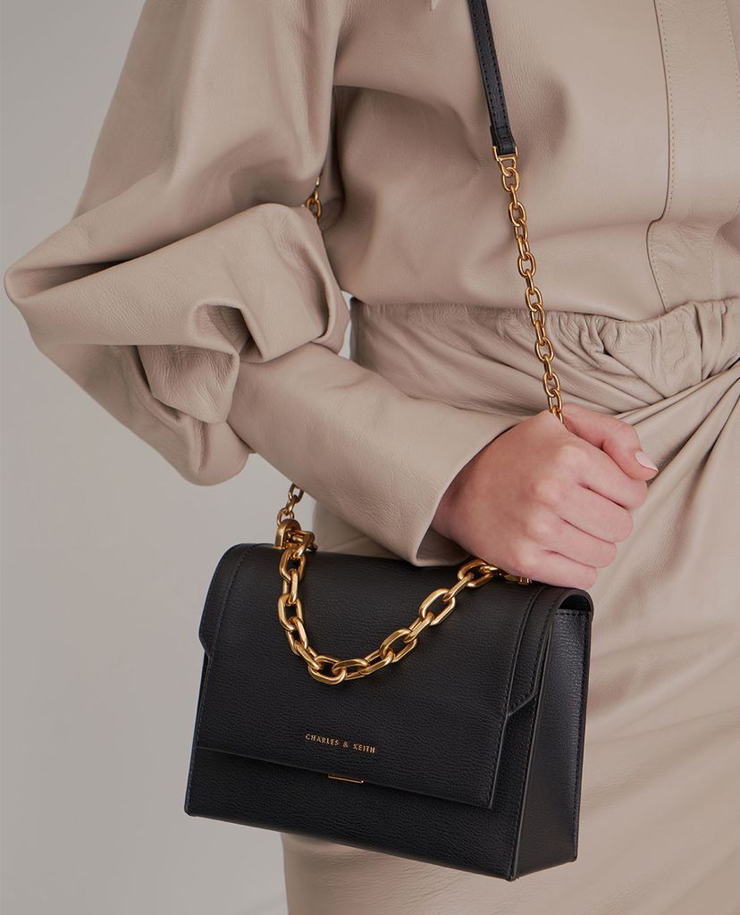 CHARLES & KEITH - Túi đeo chéo nữ hình chữ nhật Chain Handle