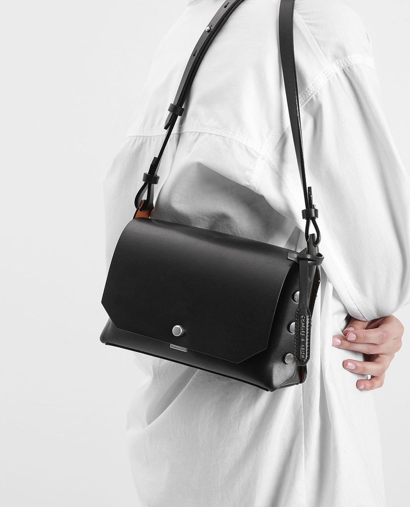 CHARLES & KEITH - Túi đeo chéo Reversible Front Flap