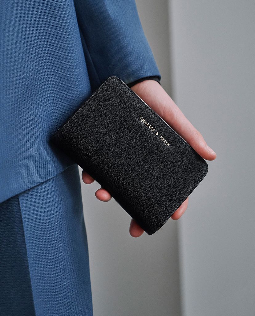 CHARLES & KEITH - Ví cầm tay dáng dài phối khóa kéo zip