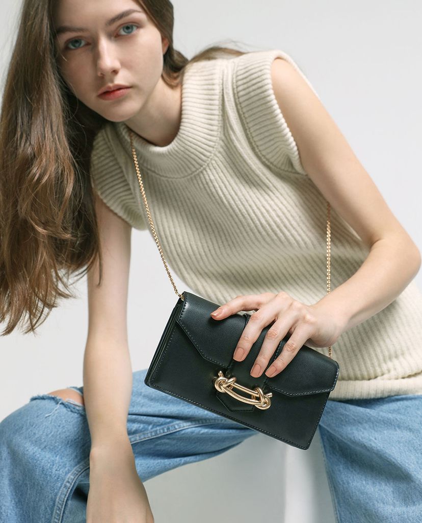 CHARLES & KEITH - Ví cầm tay nữ chữ nhật Metallic Buckle