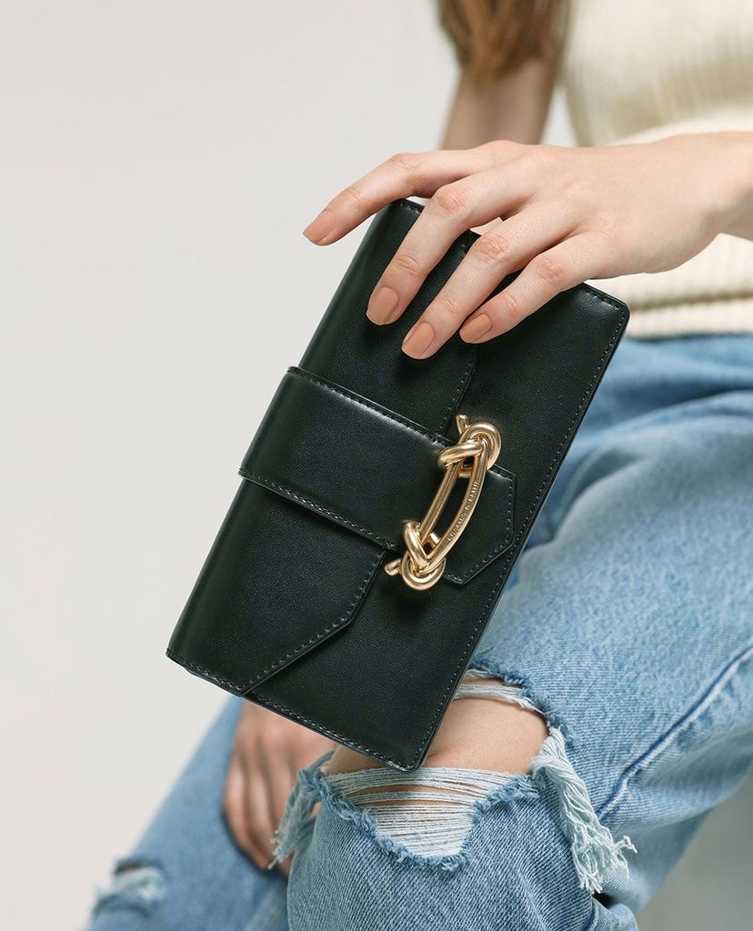 CHARLES & KEITH - Ví cầm tay nữ chữ nhật Metallic Buckle
