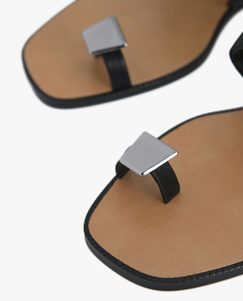 PEDRO - Giày sandals nữ xỏ ngón Gold Ornament Toe Loop
