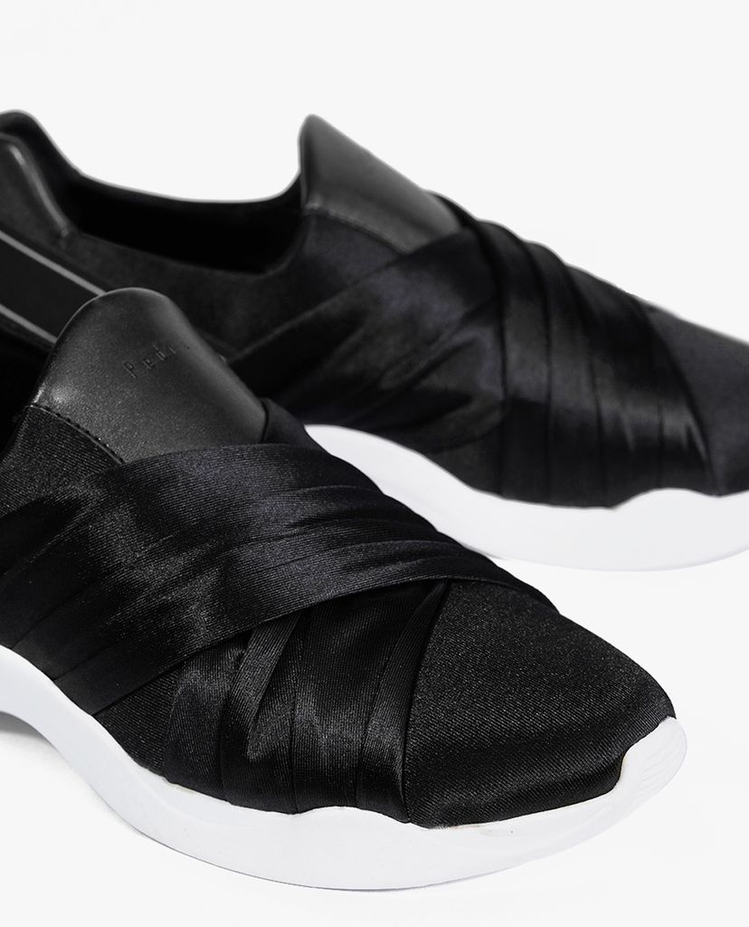 Giày sneaker nữ phối vải satin óng ánh