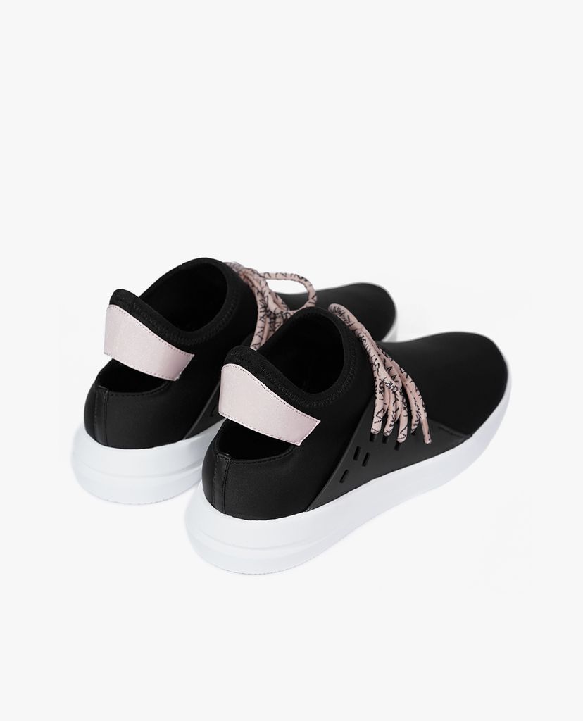 Giày sneaker nữ Heel Hollow