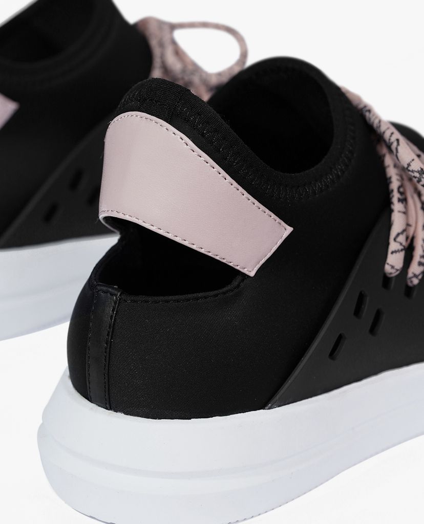 Giày sneaker nữ Heel Hollow