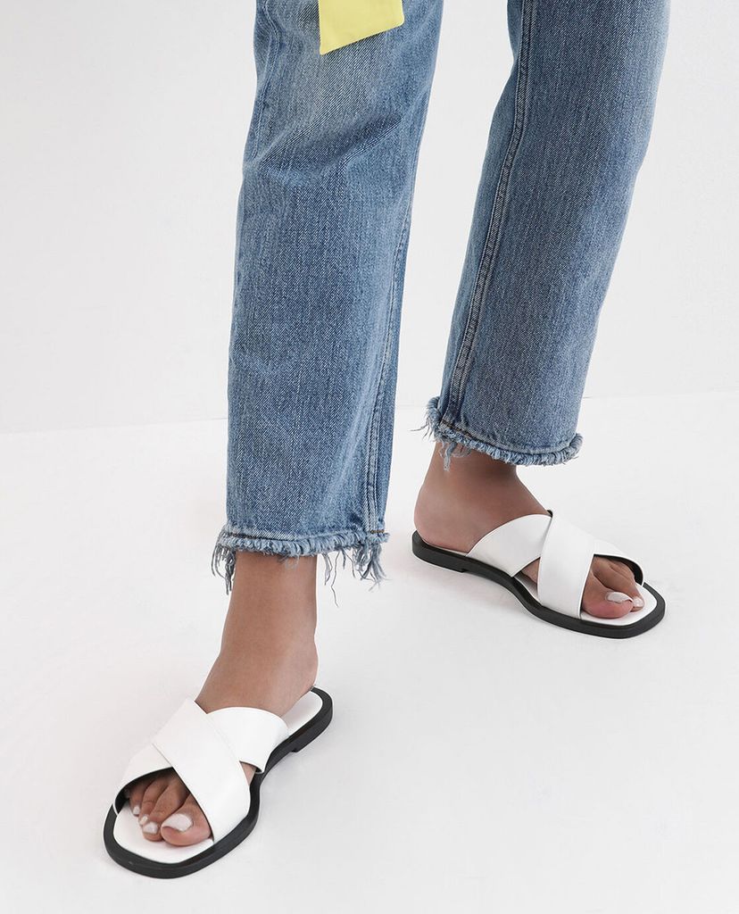 CHARLES & KEITH - Giày sandal nữ quai chéo Criss Cross Slide