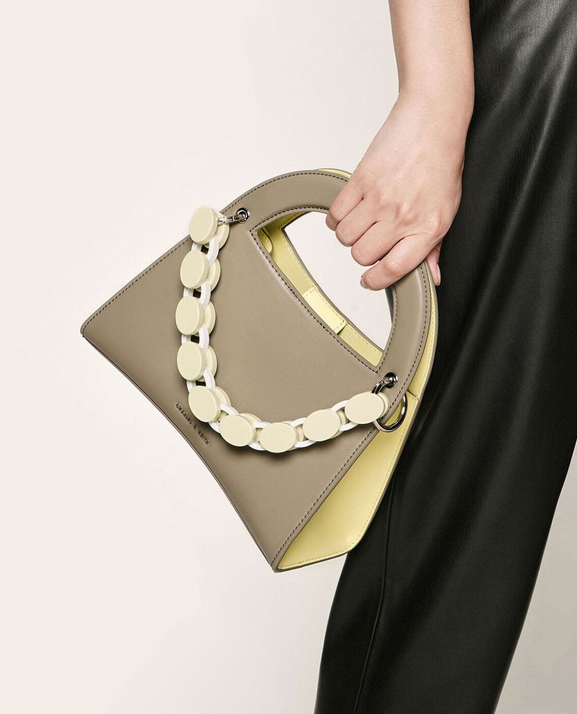 CHARLES & KEITH - Túi xách tay hình thang Acrylic Top Handle Sculptural