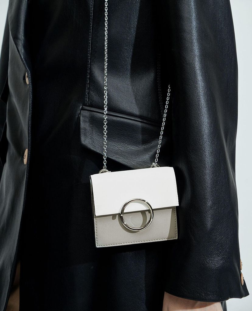 CHARLES & KEITH - Ví cầm tay nữ phom vuông Ring Detail