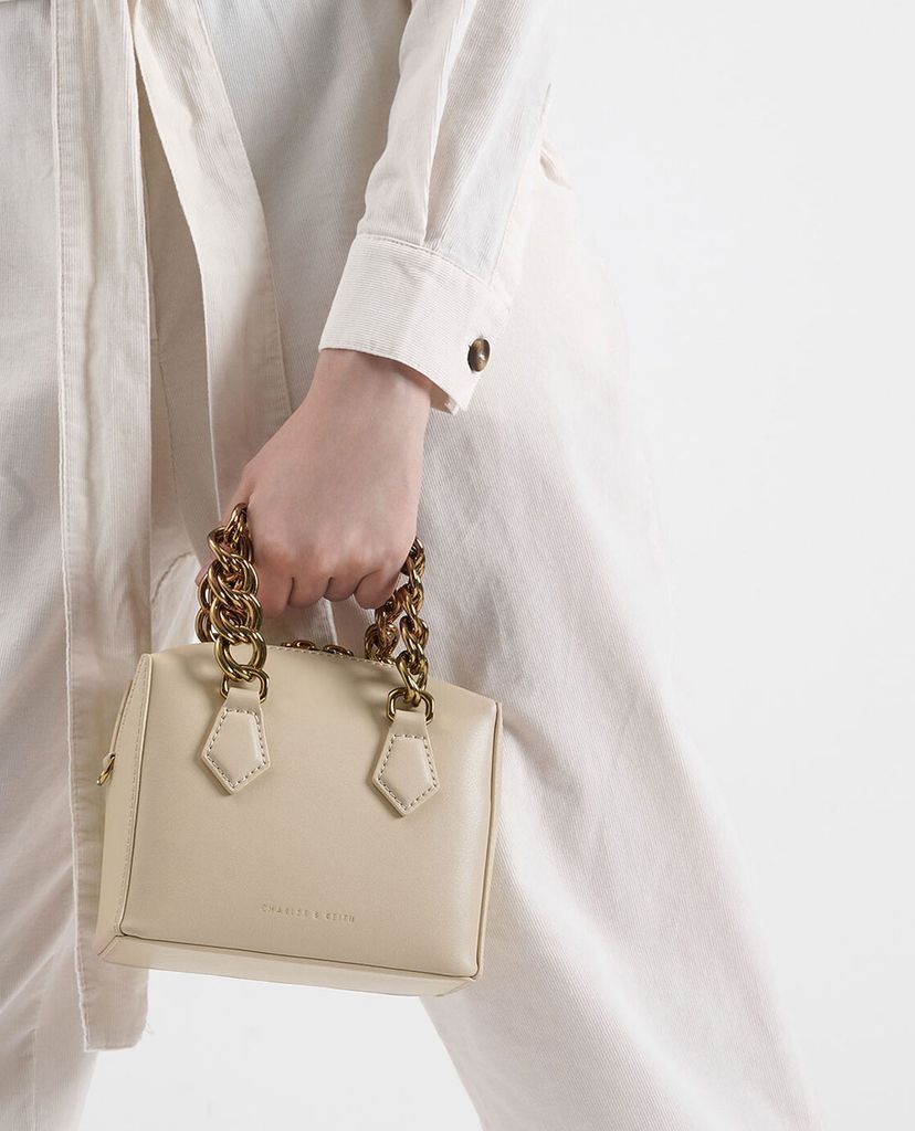 CHARLES & KEITH - Túi đeo chéo chữ nhật Square Chunky Chain