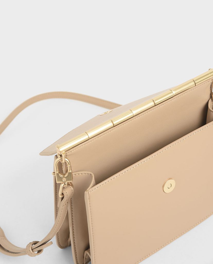 CHARLES & KEITH - Túi đeo chéo Croc Effect Angular
