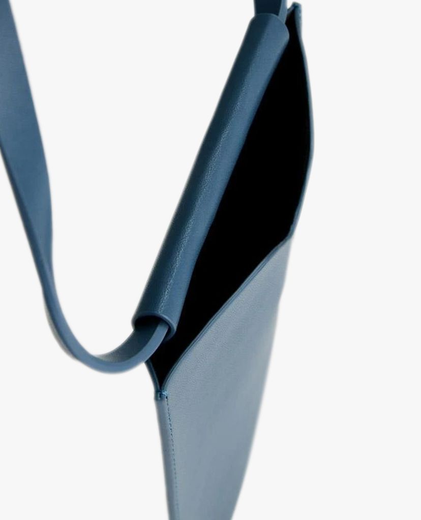 PEDRO - Ví nam chữ nhật phối dây đeo Lanyard