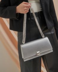 CHARLES & KEITH - Túi đeo vai nữ phom chữ nhật Chain Strap Trapeze