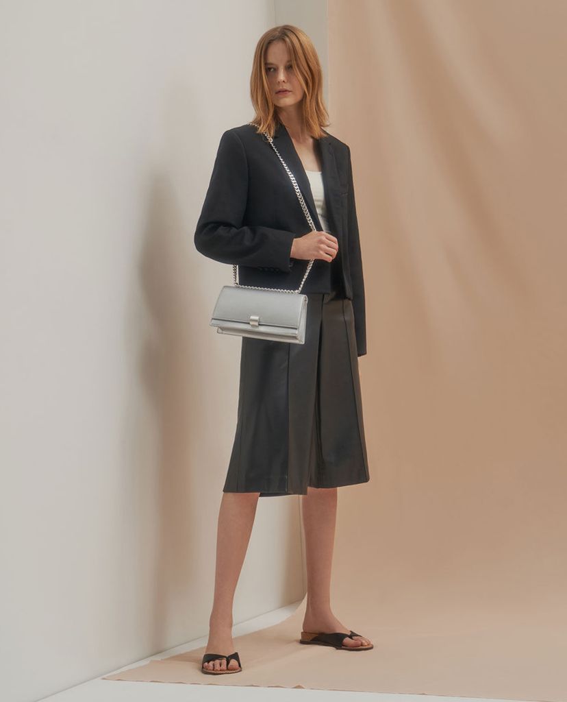 CHARLES & KEITH - Túi đeo vai nữ phom chữ nhật Chain Strap Trapeze
