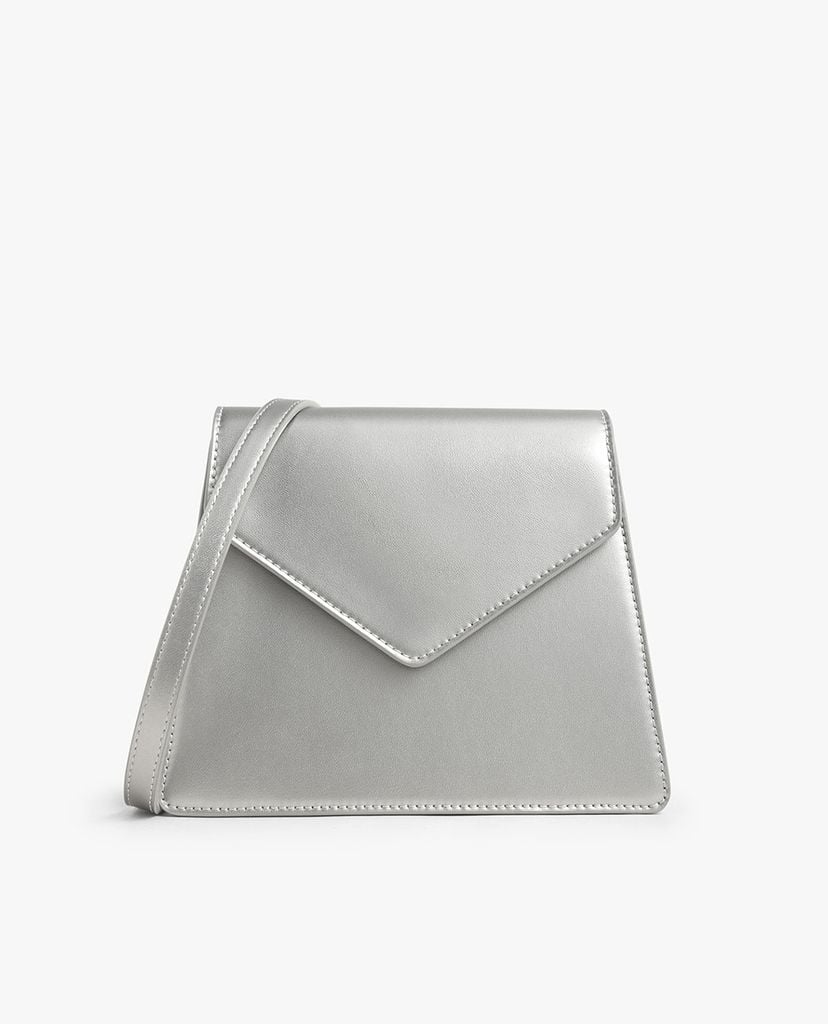 CHARLES & KEITH - Túi đeo chéo nữ hình thang Metallic Angular