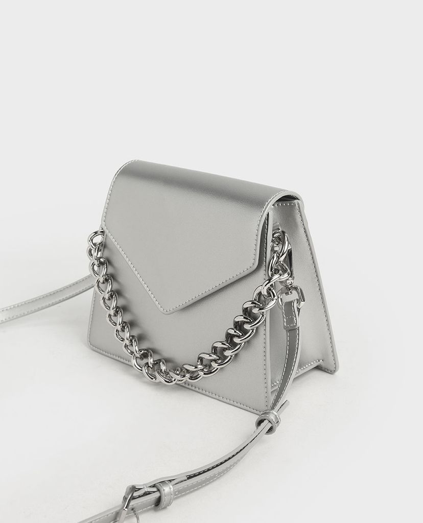 CHARLES & KEITH - Túi đeo chéo nữ hình thang Metallic Angular